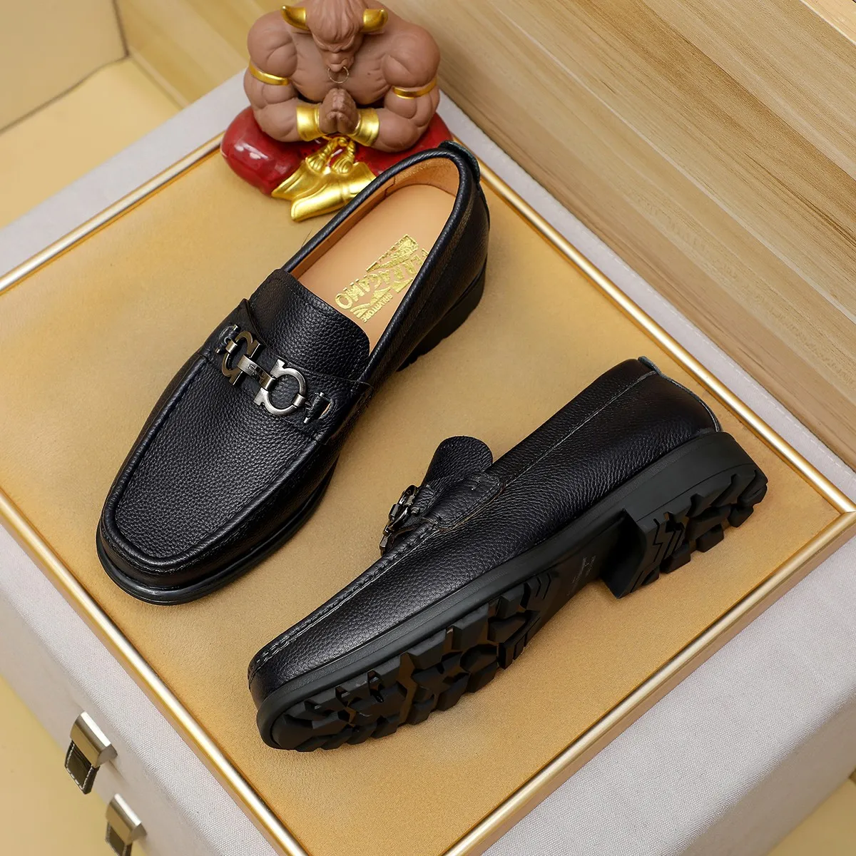 Men's shoes 250 Ferragamo [Ferragamo] top imported suit men's shoes 💯Original copy of the official website, product materials: selected imported embossed calfskin + luxury hardware buckle accessories ~ imported water-dyed cow 🐂 leather lining. Strong three-dimensional visual effect, original combination outsole, multiple colors available😘 Size: 39-44 (38.45.46. Customized)